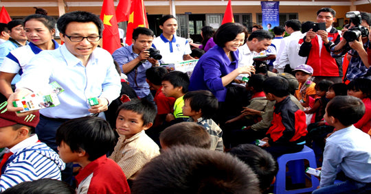 Vinamilk tiên phong mang chương trình Sữa học đường đến với trẻ em Đắk Nông