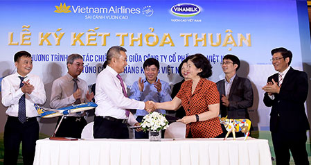 Vietnam Airlines và Vinamilk hợp tác chiến lược cùng phát triển thương hiệu vươn tầm quốc tế