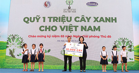 Trao tặng 61.000 cây cho Hà Nội, nhân thêm màu xanh đất nước